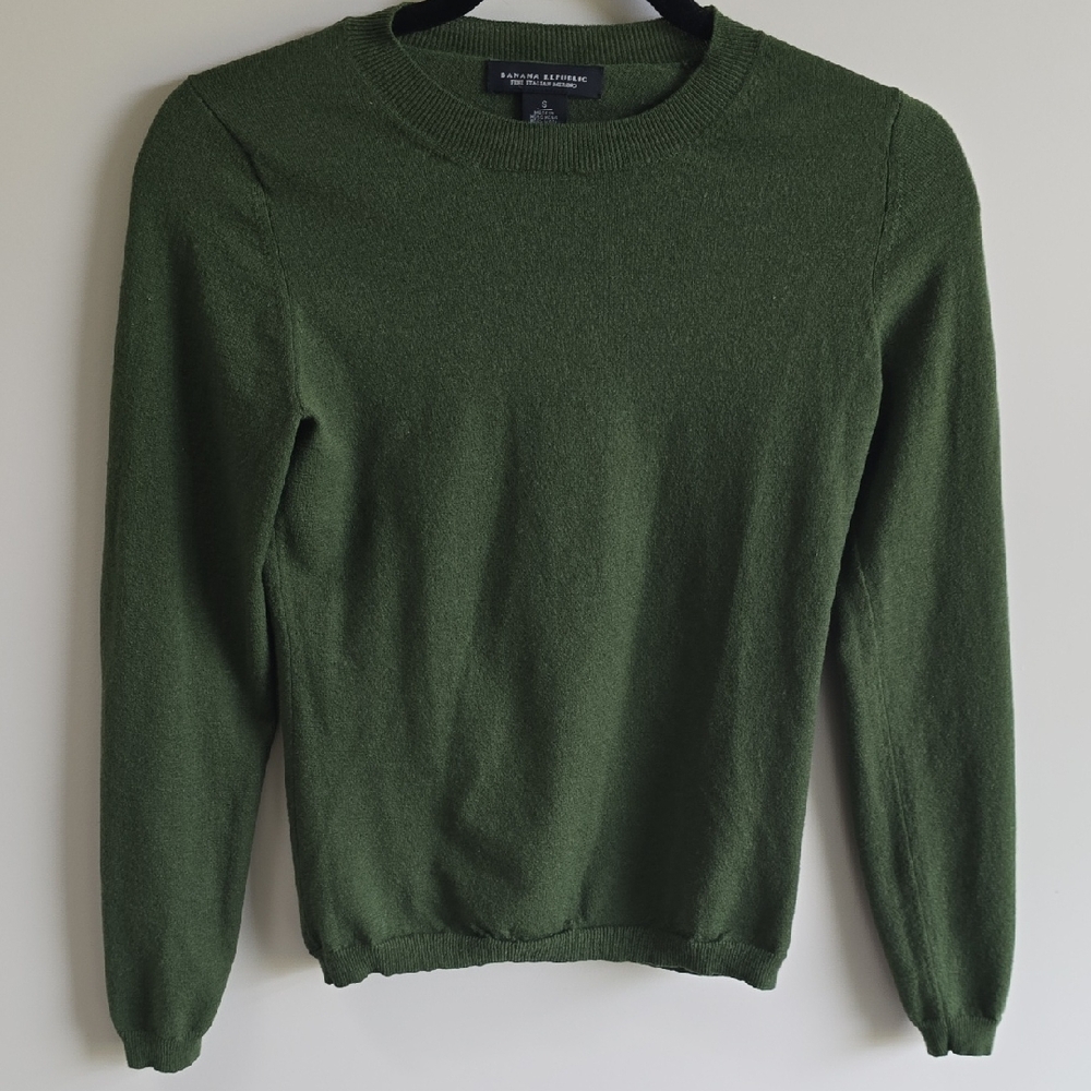 Banana Republic Women's Dark Olive Green Crewneck Sweater